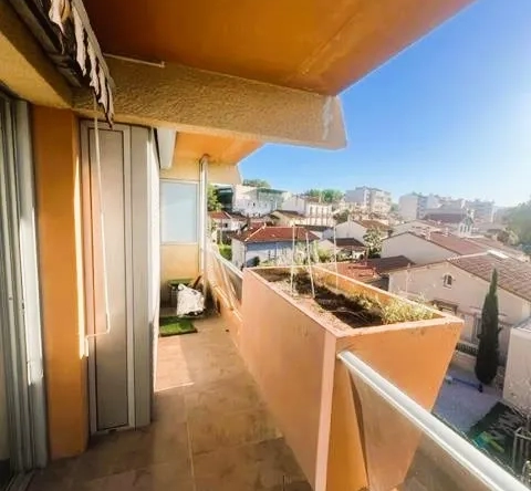 Appartement 2 pièces à Perpignan avec balcon et parking