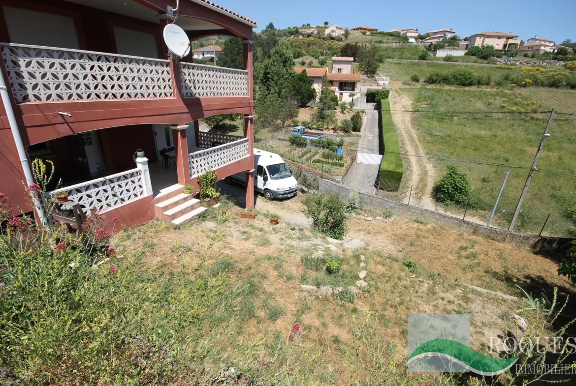 Appartement T4 avec terrasse, jardin et garage à Millau 