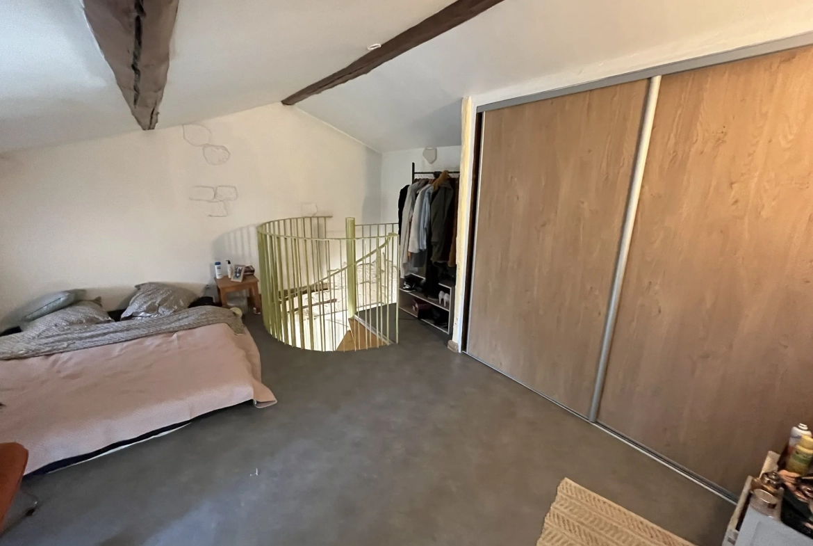 Appartement 52m2 avec Cour Intérieure à Malaucène 