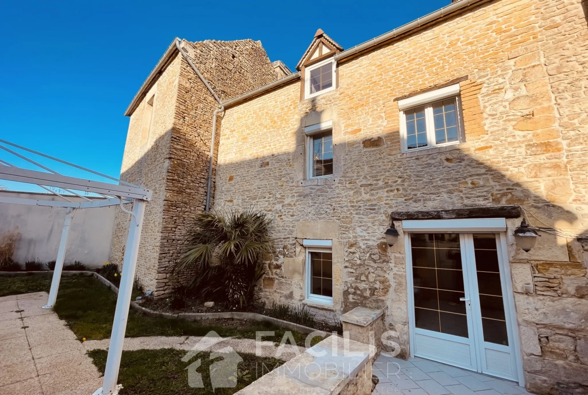 Maison en pierre atypique au charme fou de 150 m2 à Moult (14370) 