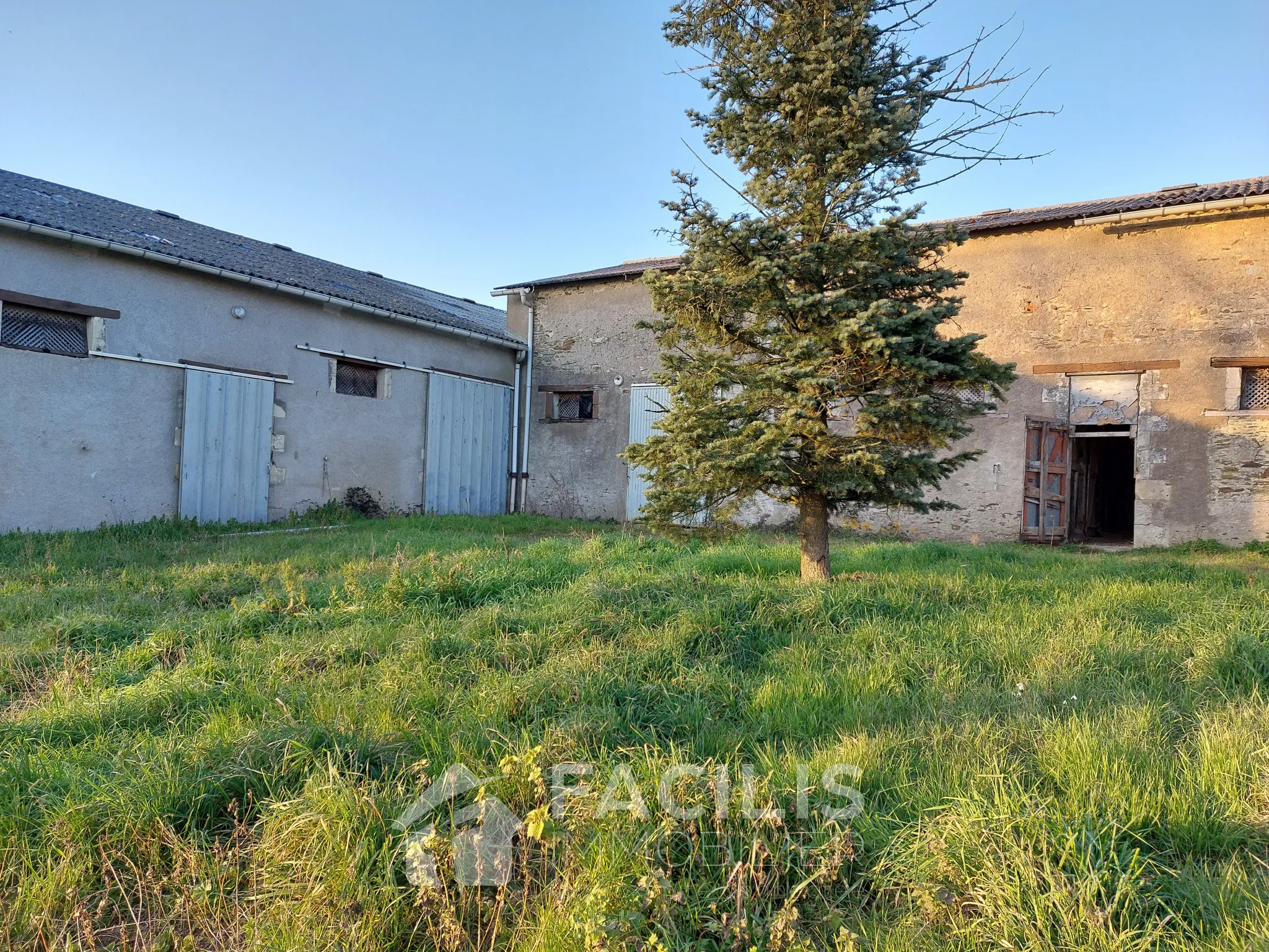 EXCLUSIF FACILIS IMMO. LONGERE 4KMS ST CLEMENT DE LA PLACE/ 3KMS BECON LES GRANITS 