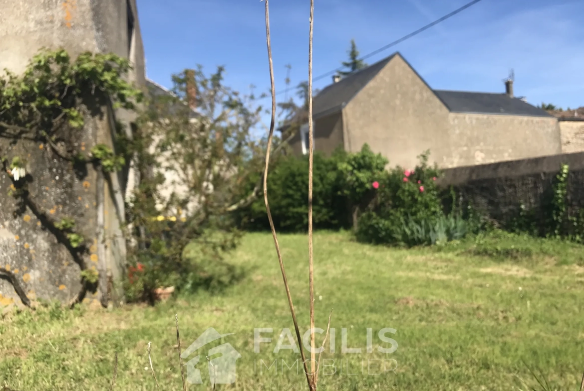 Maison à rénover dans un village au calme près d'Airvault 