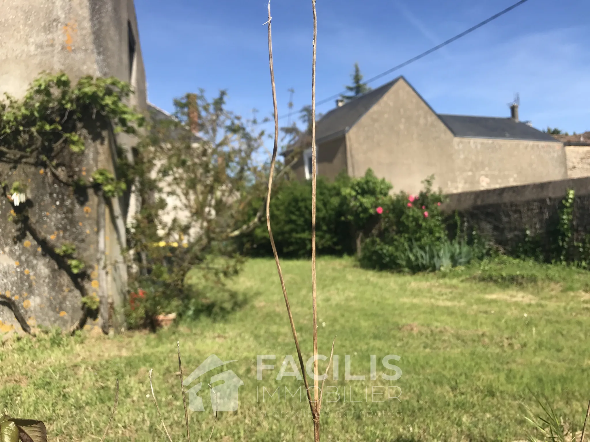 Maison à rénover dans un village au calme près d'Airvault 