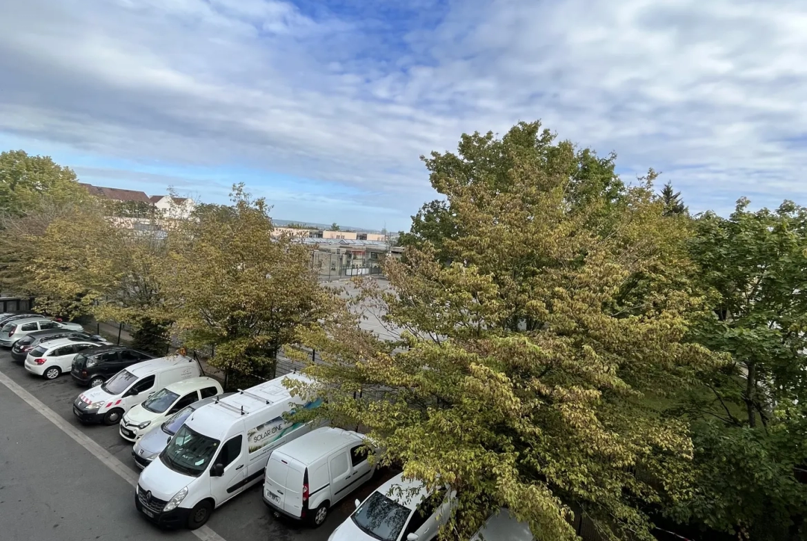 Studio à Cergy avec vue dégagée 