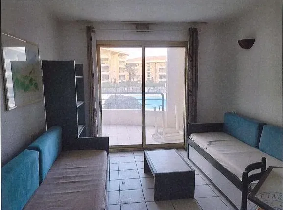 Appartement T2 à Fréjus - Spacieux avec Chambre, Balcon et Parking 