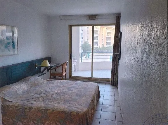 Appartement T2 à Fréjus - Spacieux avec Chambre, Balcon et Parking 