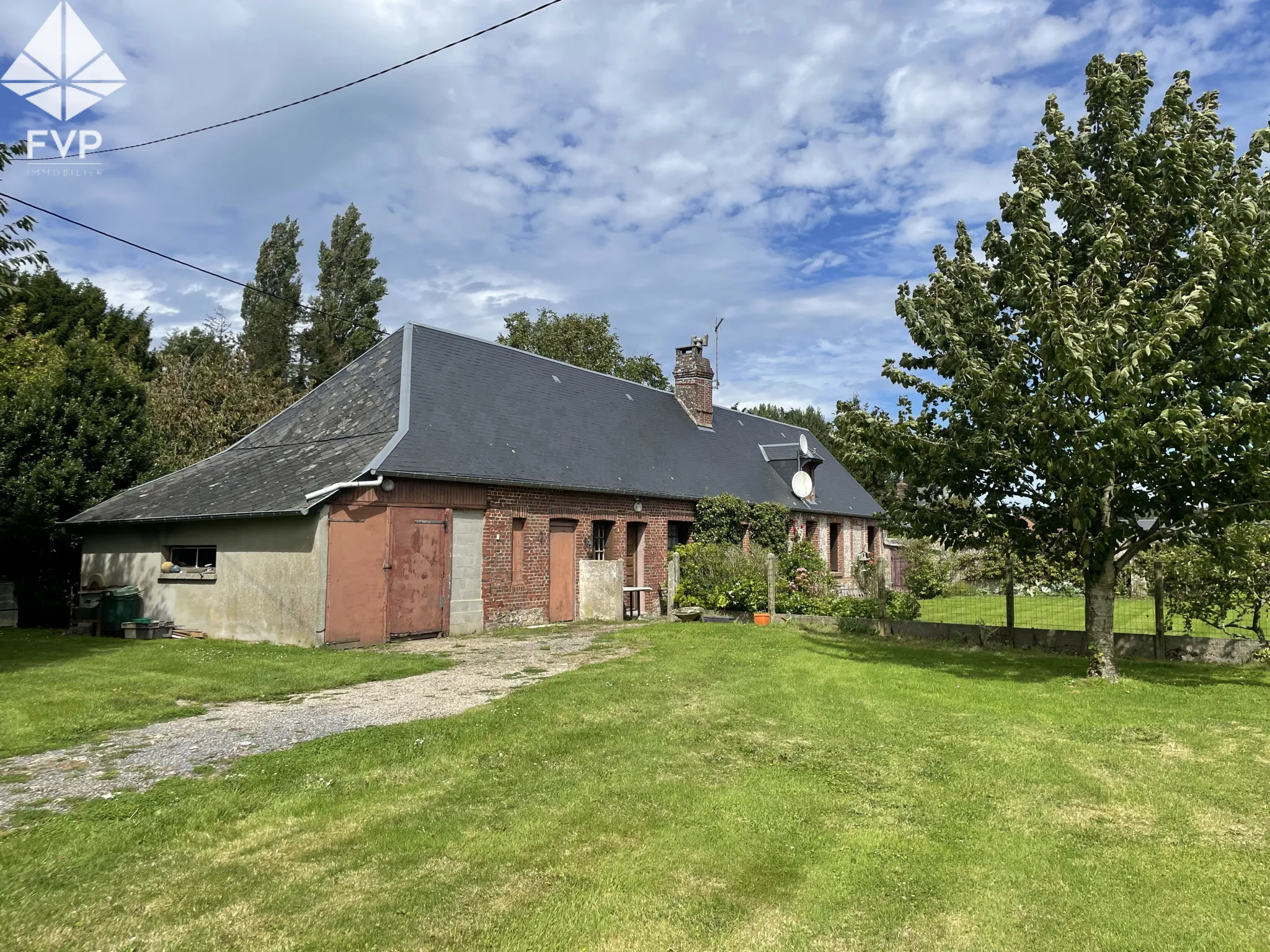 Longère à vendre proche de la mer dans un bourg tout commerces 