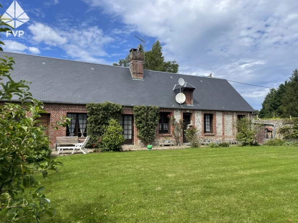 Longère à vendre proche de la mer dans un bourg tout commerces