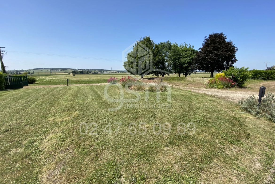 Maison ancienne sur 2824m2 de terrain clos avec vue dégagée à Drache 