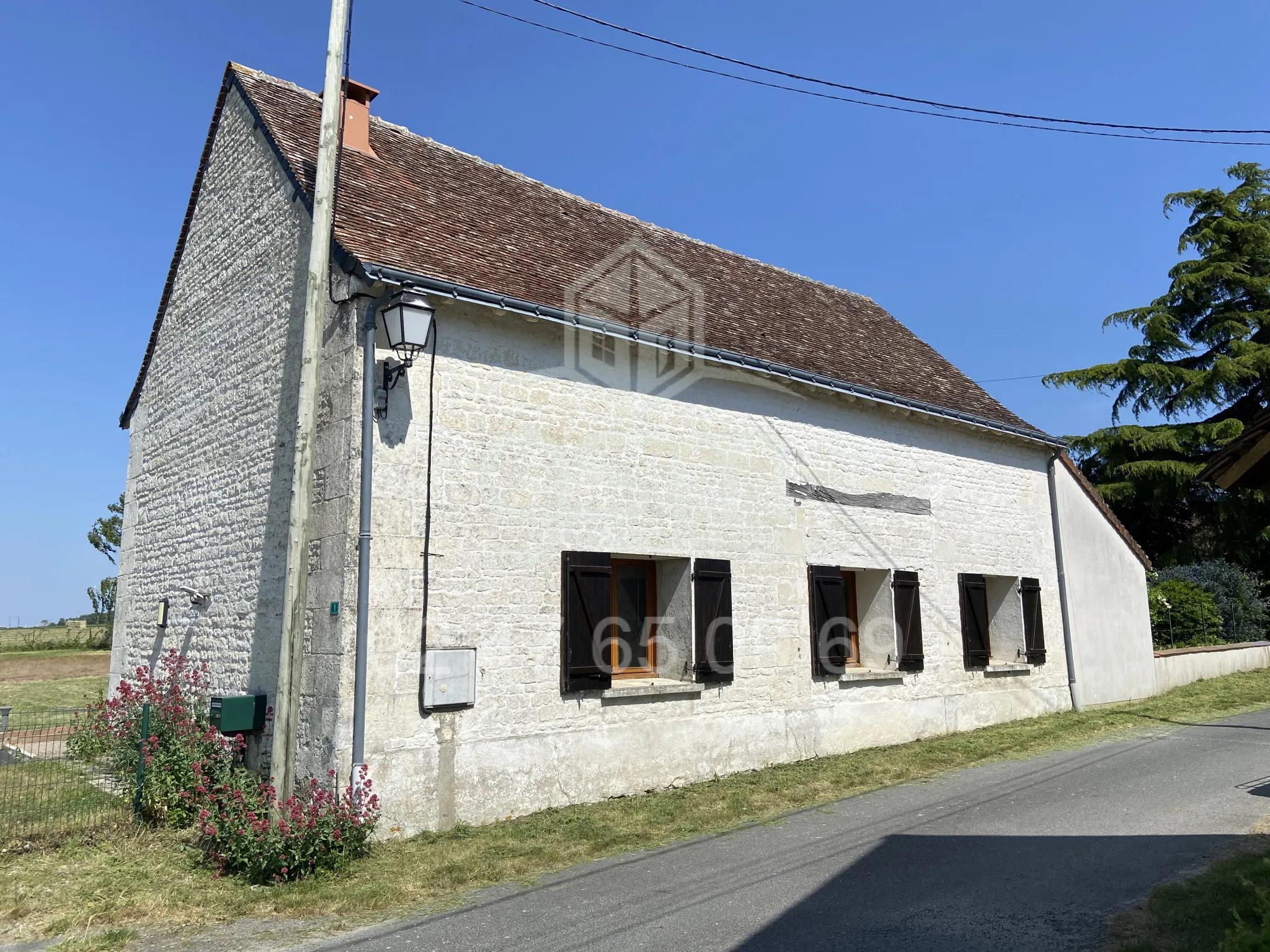 Maison ancienne sur 2824m2 de terrain clos avec vue dégagée à Drache 