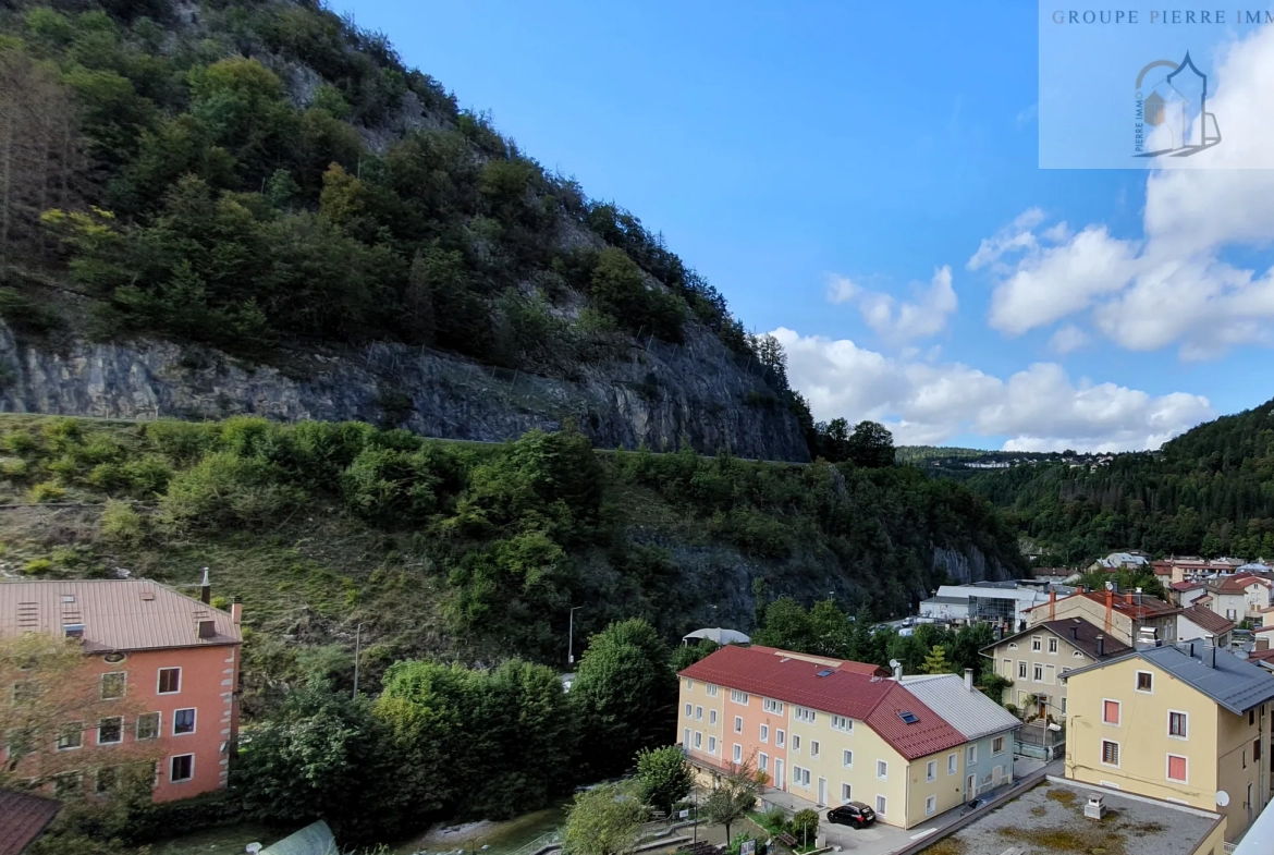 Morez : Appartement de 86m2 dernier étage - Garage 4 places - En résidence de standing, balcon et vue dégagée 