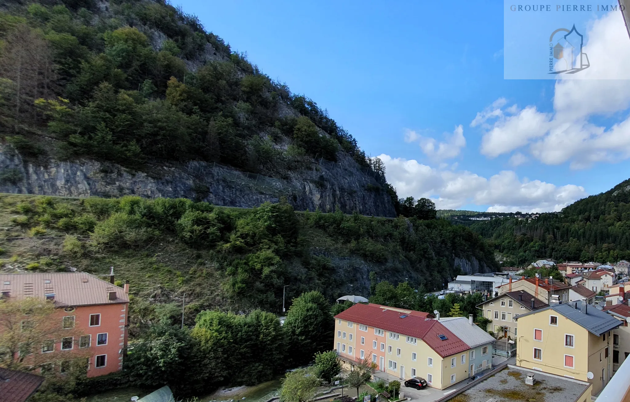 Morez : Appartement de 86m2 dernier étage - Garage 4 places - En résidence de standing, balcon et vue dégagée 