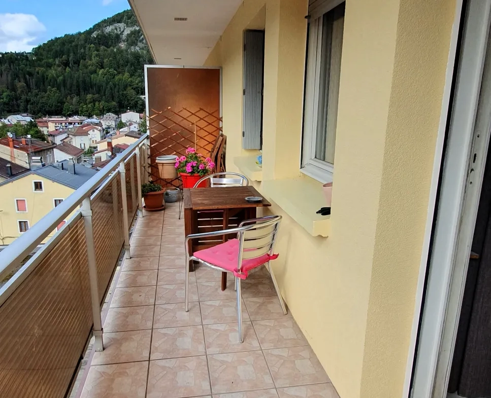 Morez : Appartement de 86m2 dernier étage - Garage 4 places - En résidence de standing, balcon et vue dégagée 