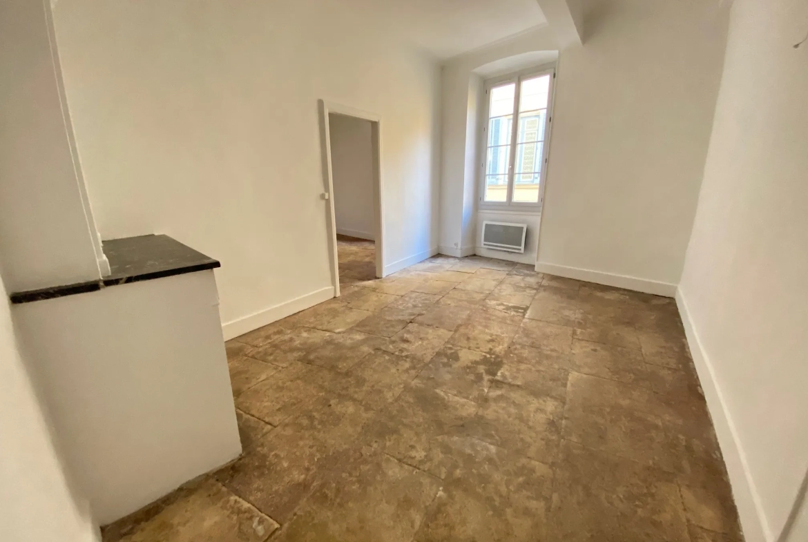 Bel appartement T2/T3 au cœur de Nîmes 