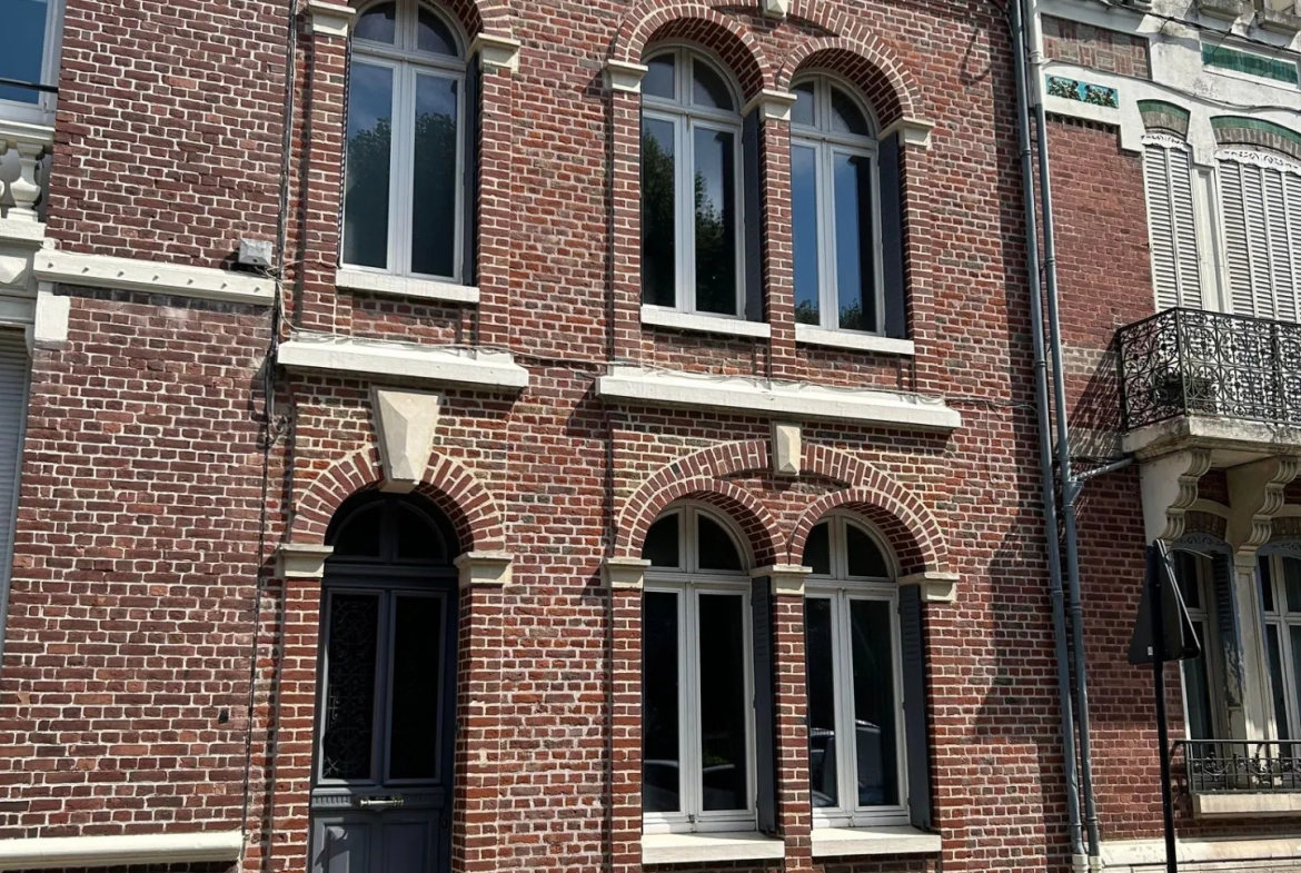 NOUVEAUTE: MAISON DANS LE CENTRE D'ABBEVILLE 