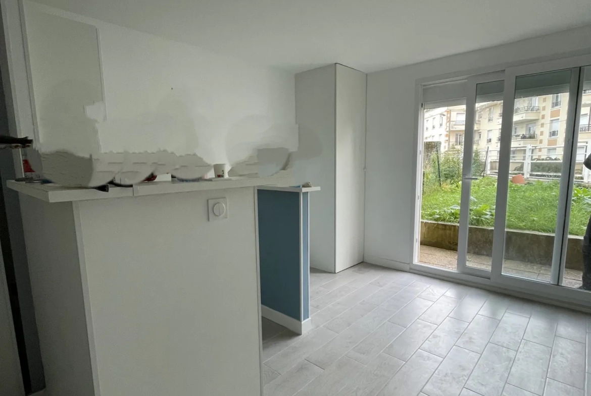 Studio 19m2 à Livry-Gargan avec terrasse et petit jardin 