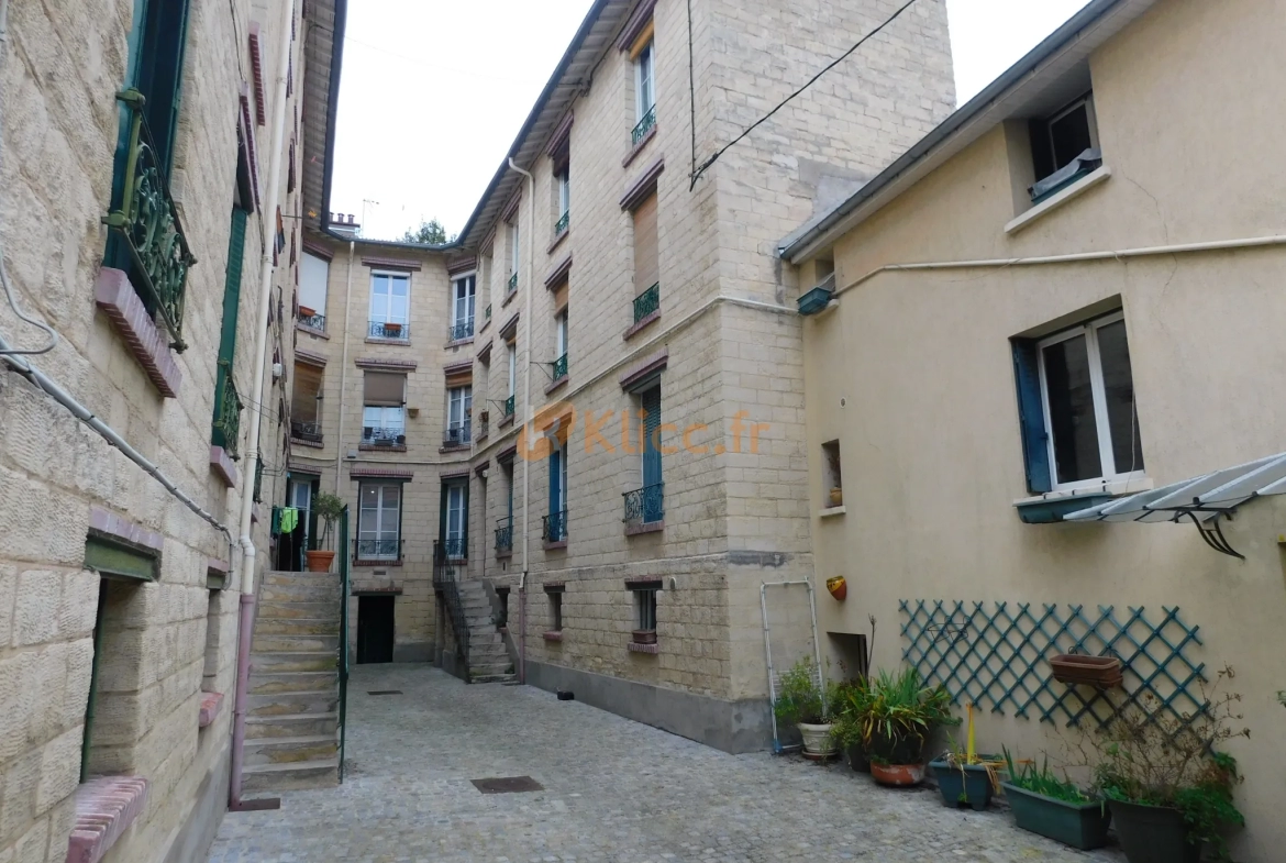 Appartement de deux pièces au calme tout près de la mairie de Carrieres-sur-Seine 