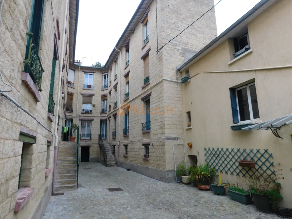 Appartement de deux pièces au calme tout près de la mairie de Carrieres-sur-Seine