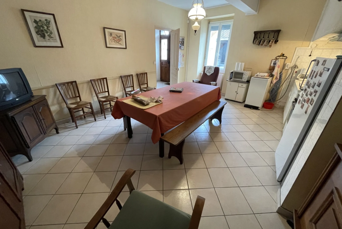 Maison ancienne avec grange à vendre à 5 min de Tarbes 