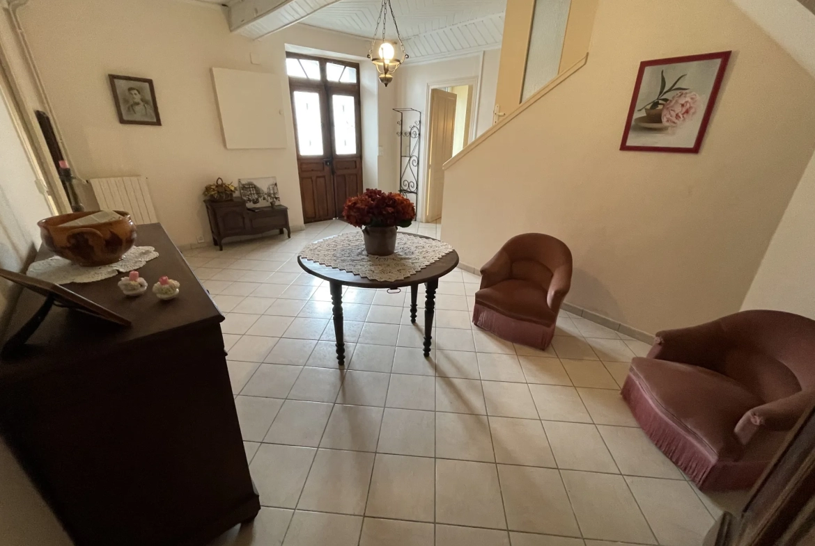 Maison ancienne avec grange à vendre à 5 min de Tarbes 