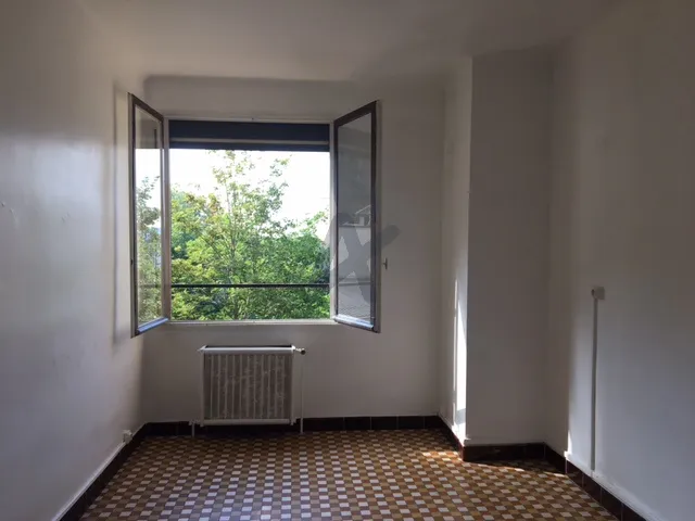 Apartment with Clear View in Lyon 9 