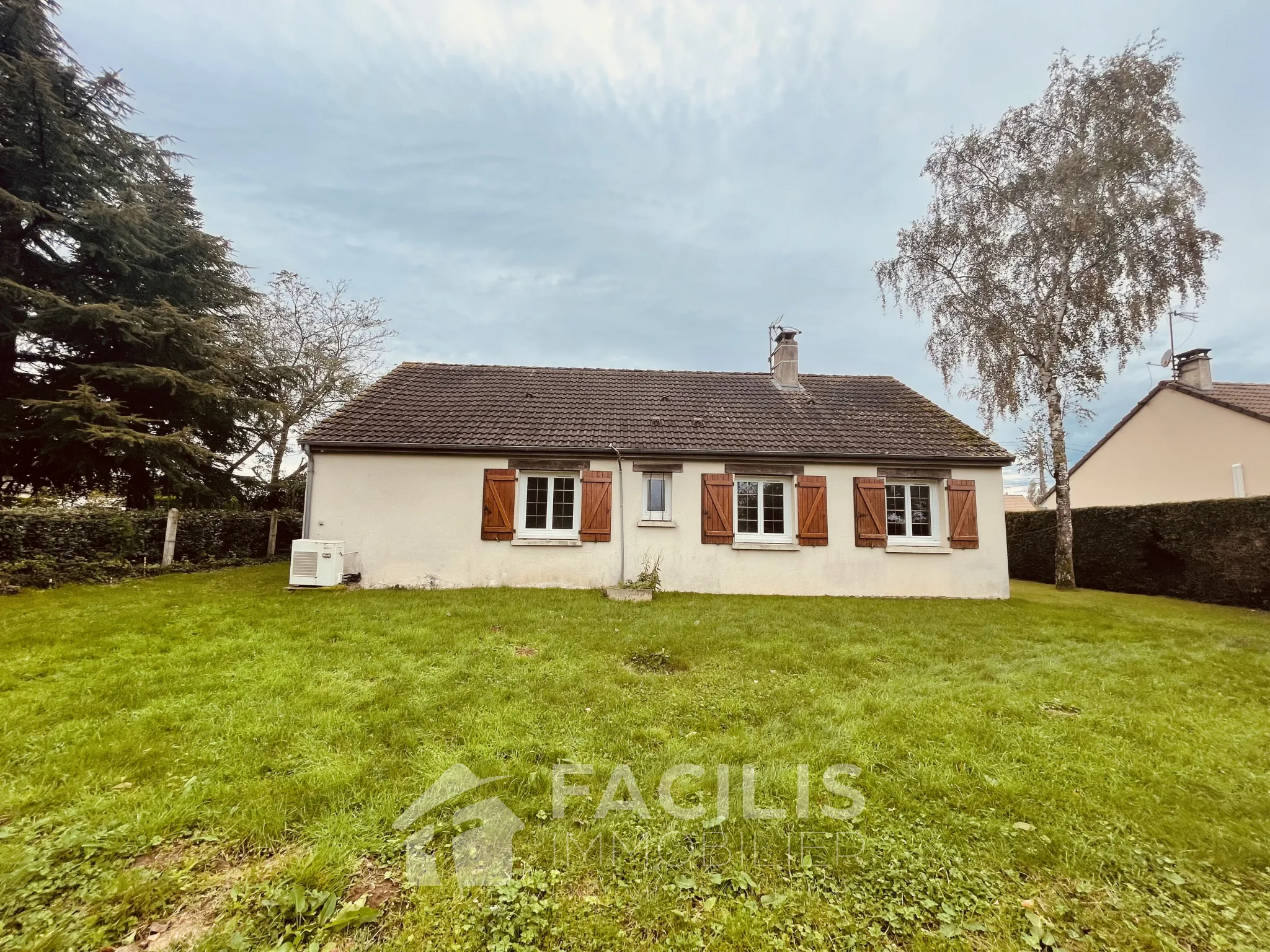 Maison de plain-pied avec 3 chambres à St pierre du bu 