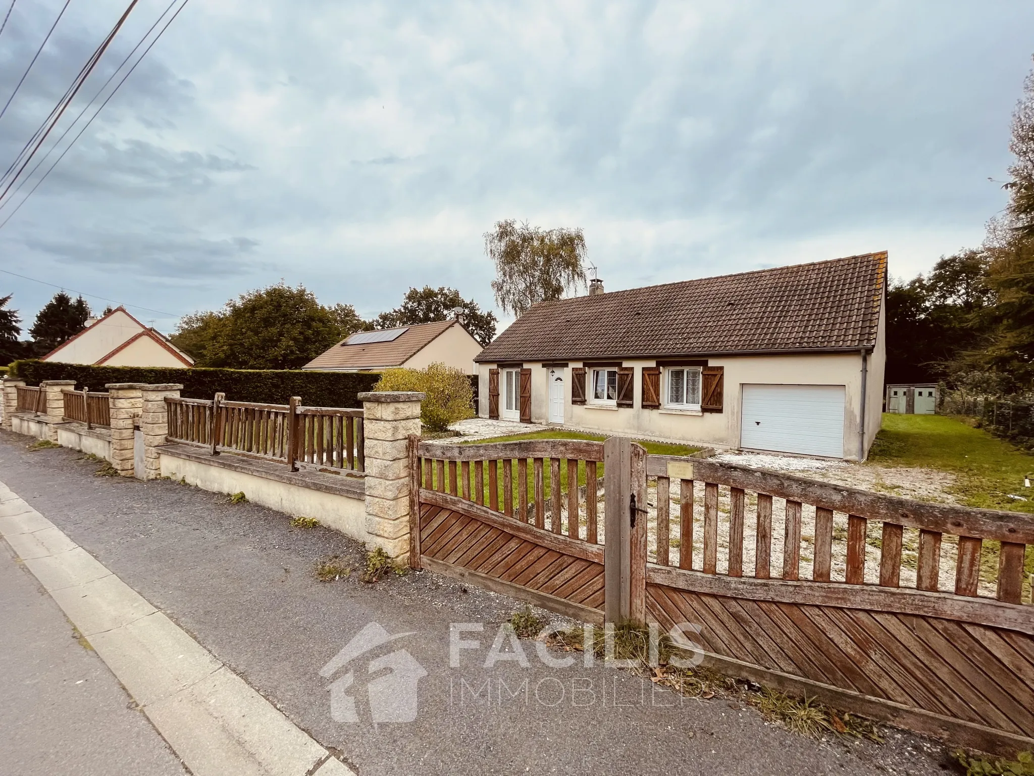 Maison de plain-pied avec 3 chambres à St pierre du bu 