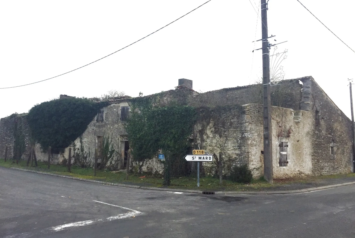 10 MN de Surgères Commune La Devise Maison à REHABILITER Maison 1 pièce(s) à Vandre 