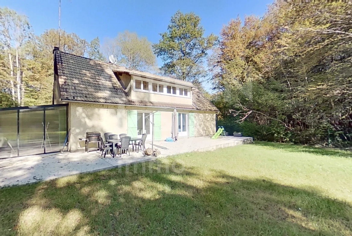 Maison à Saint-Fargeau (89170) - 6 pièces - 122 m2 - Terrain de 1983 m2 à vendre 