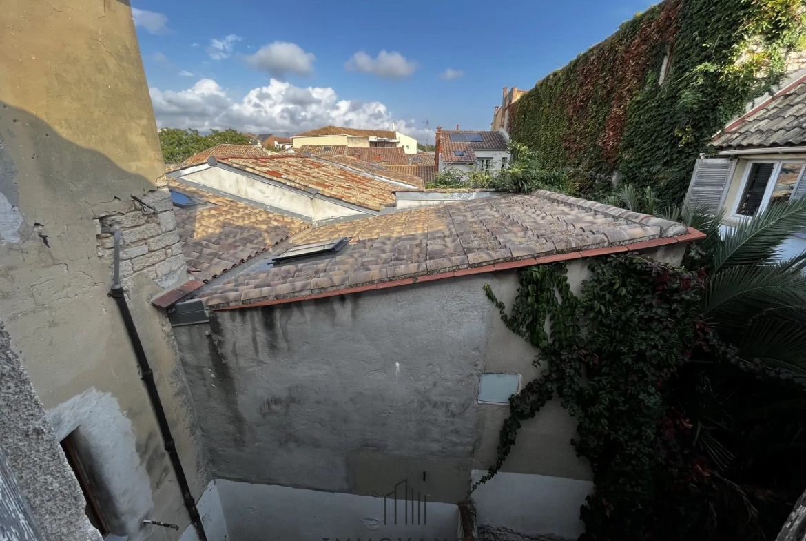 VENTE TRIPLEX MAISON AVEC COUR FIGUEROLLES 