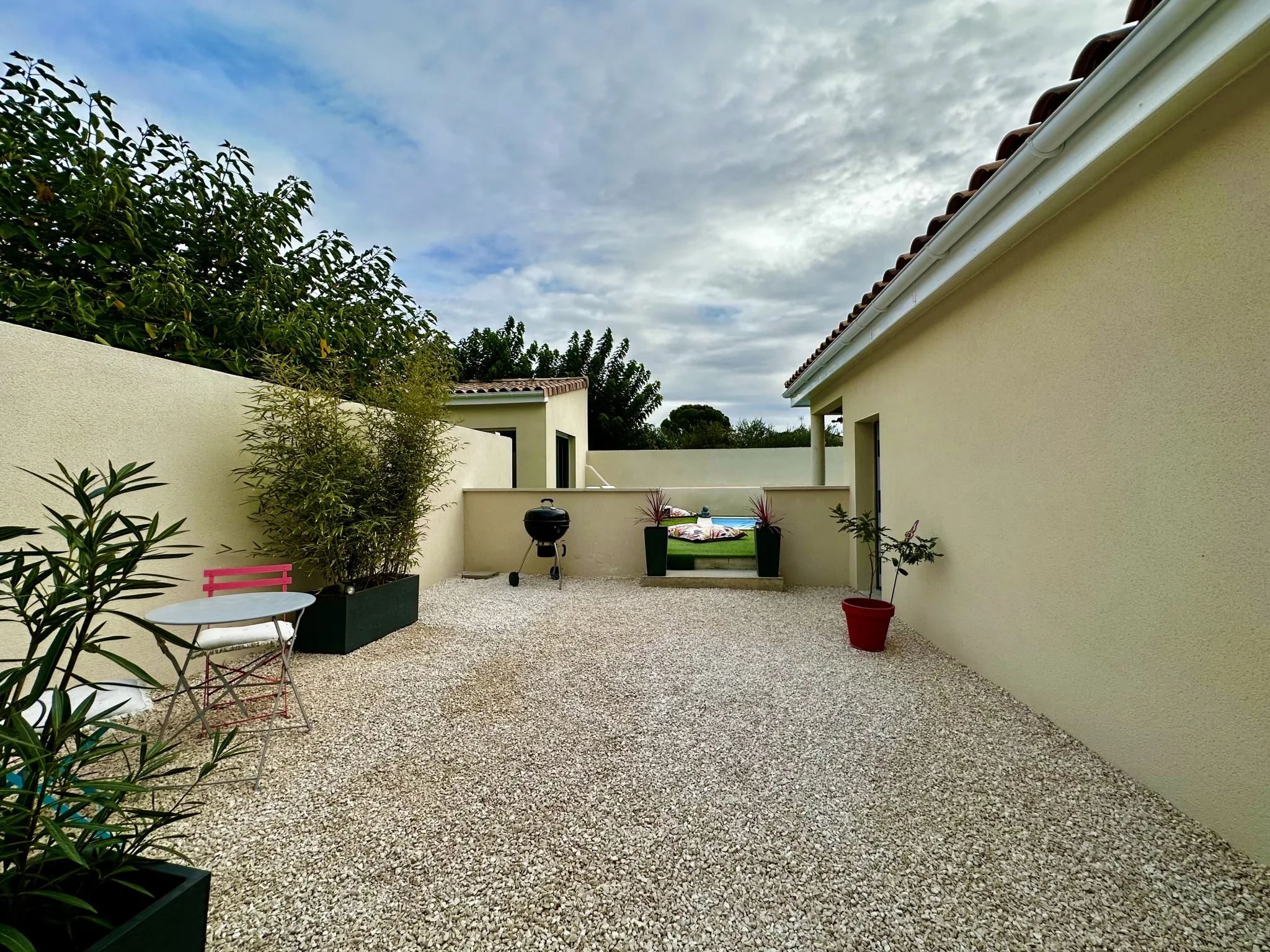 Villa contemporaine 106 m2 avec garage et piscine à Lapalud 