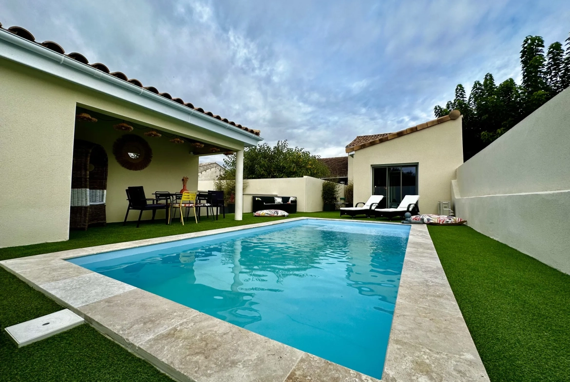 Villa contemporaine 106 m2 avec garage et piscine à Lapalud 