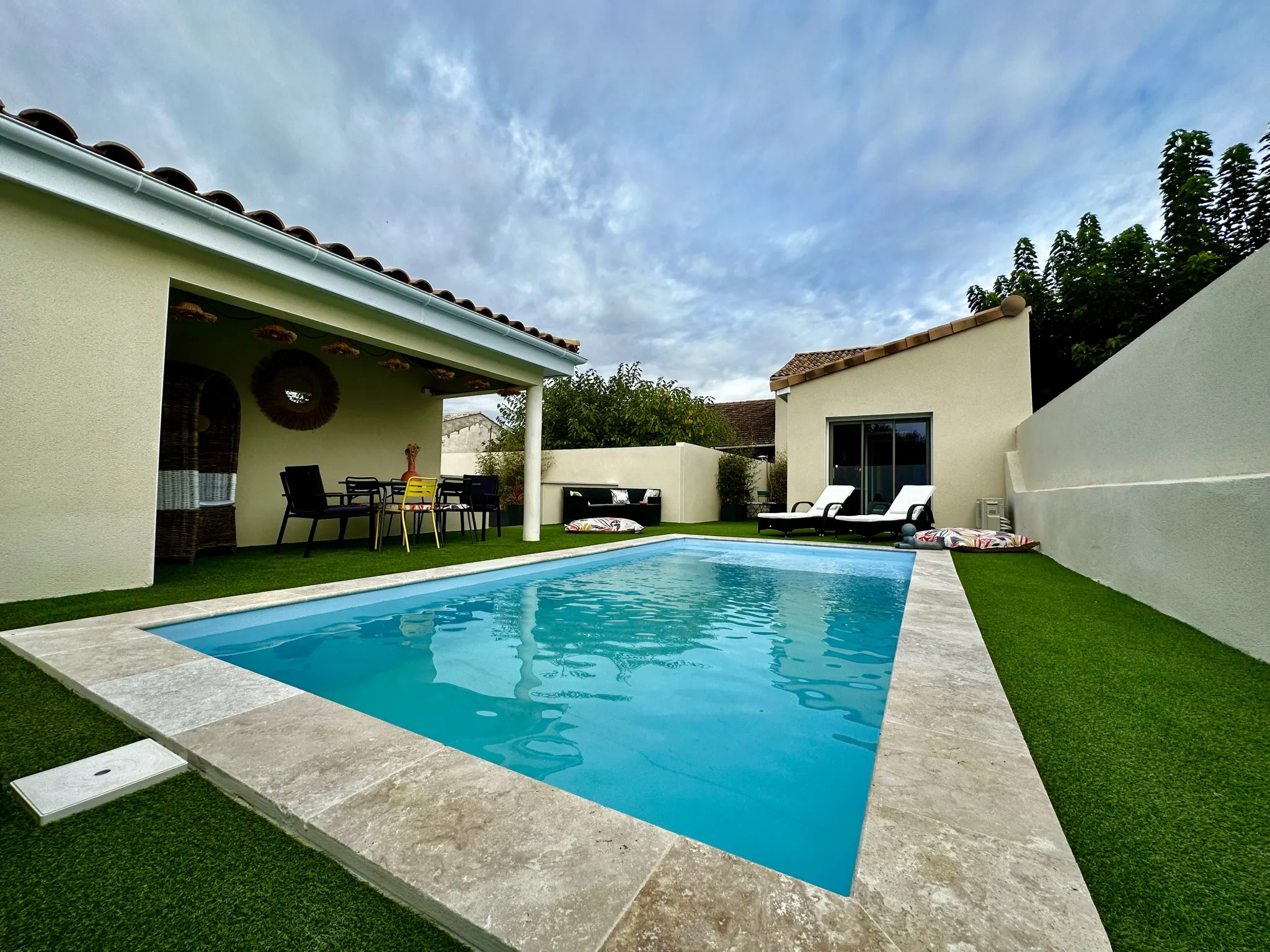 Villa contemporaine 106 m2 avec garage et piscine à Lapalud 