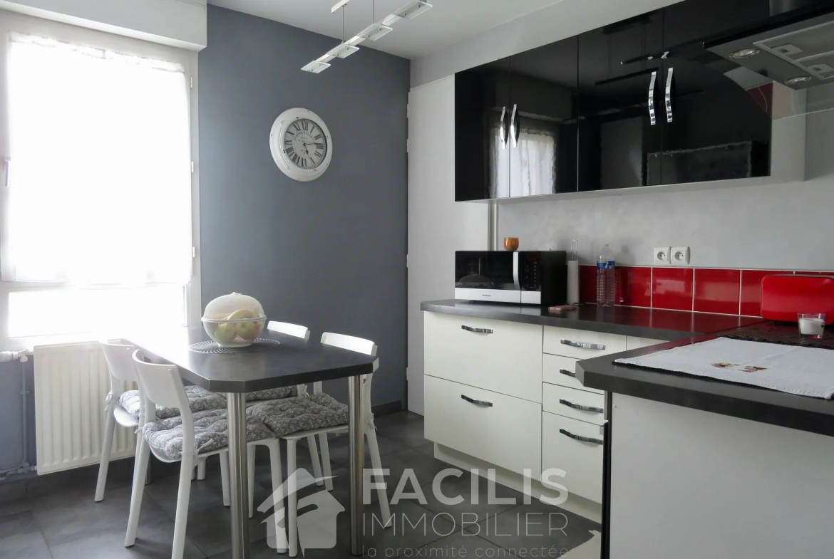 Appartement rénové à vendre à Givors Canal - 80m2, garage, 3 chambres 