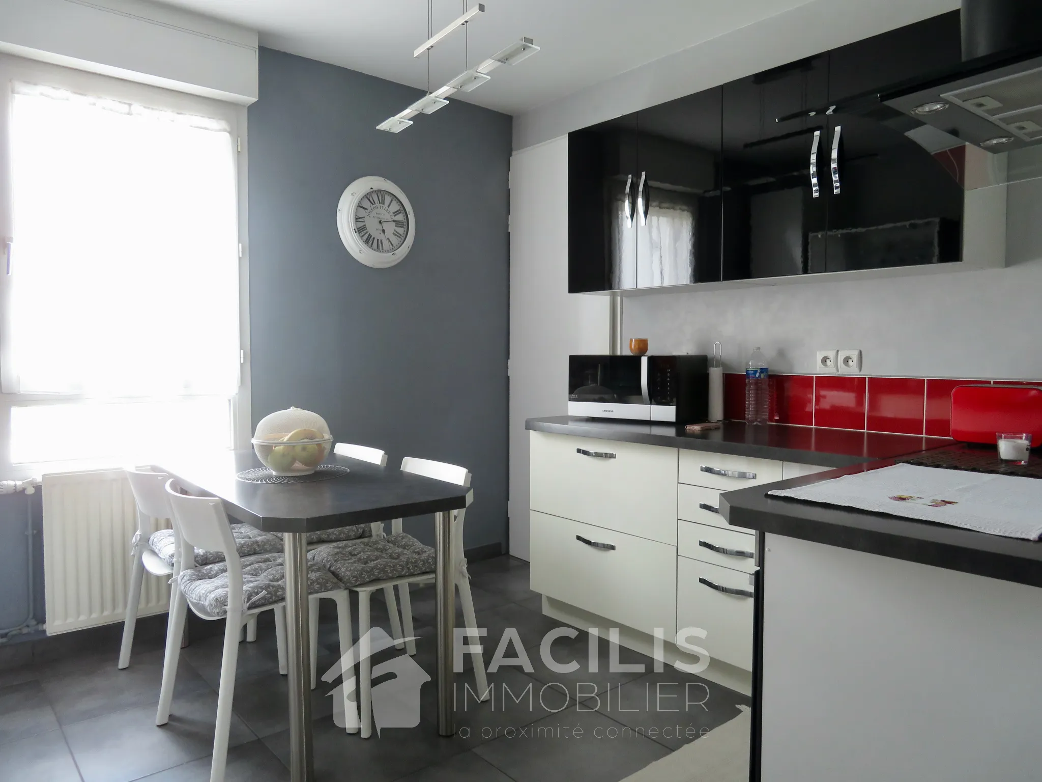 Appartement rénové à vendre à Givors Canal - 80m2, garage, 3 chambres 