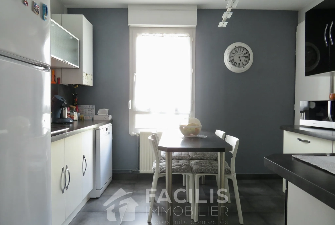 Appartement rénové à vendre à Givors Canal - 80m2, garage, 3 chambres 