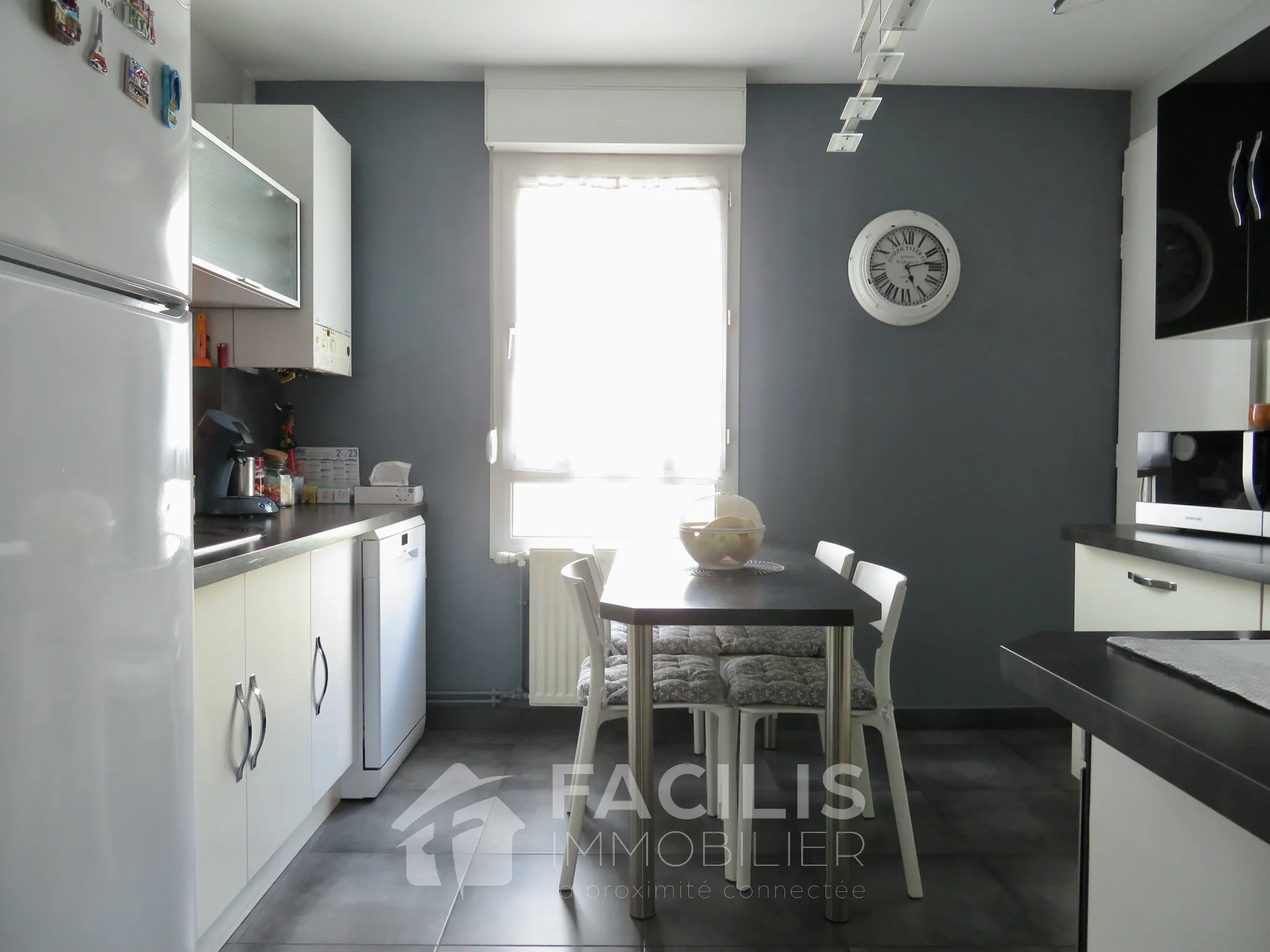 Appartement rénové à vendre à Givors Canal - 80m2, garage, 3 chambres 