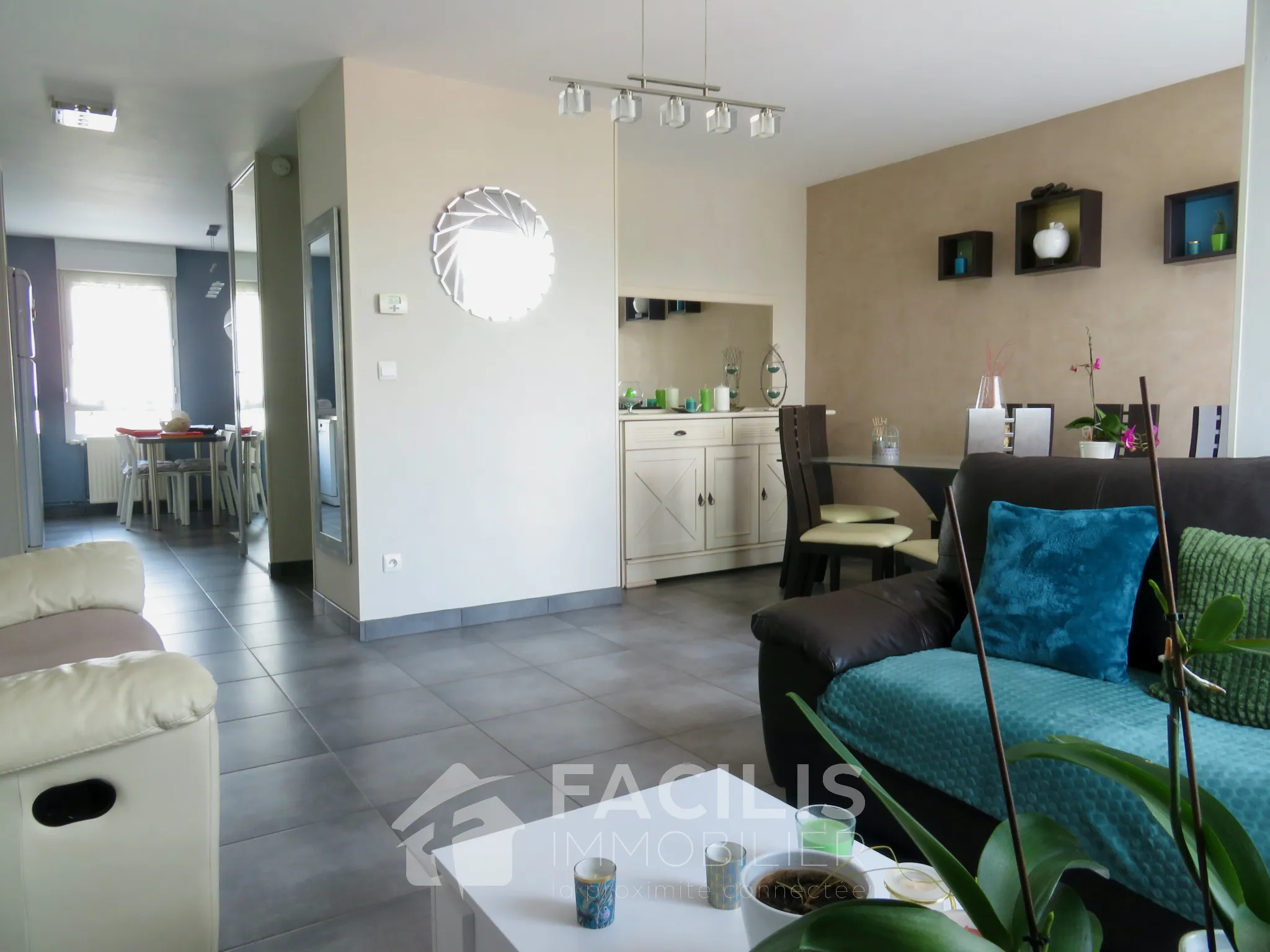 Appartement rénové à vendre à Givors Canal - 80m2, garage, 3 chambres 