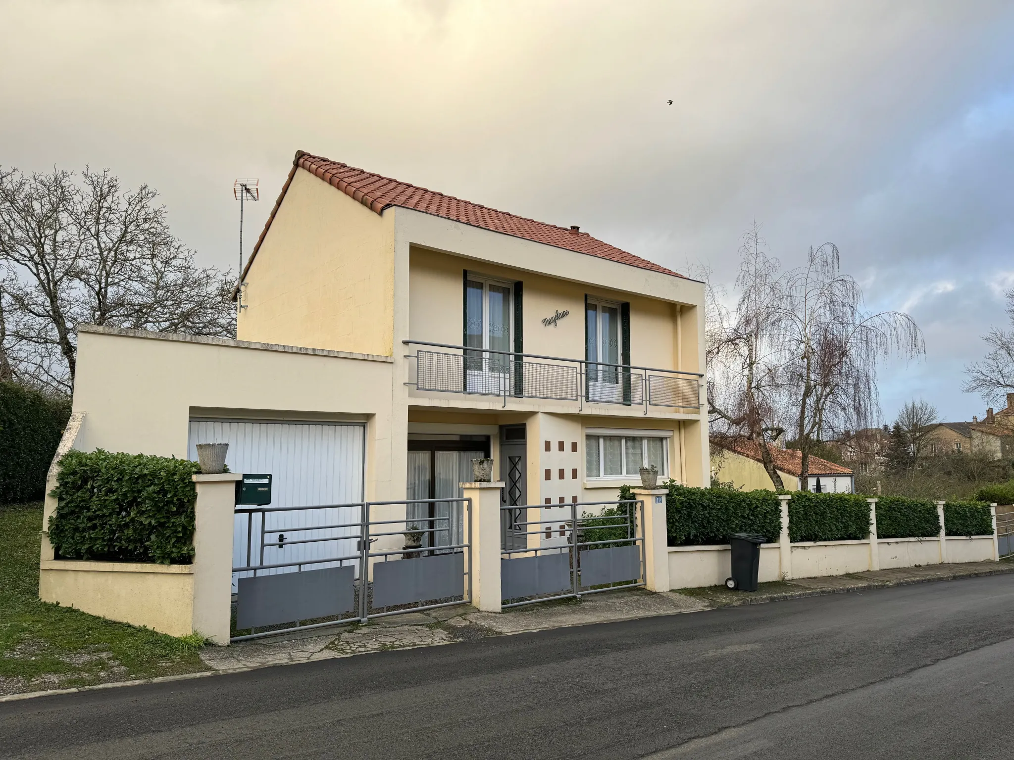 Maison de bourg à La Caillère-St-Hilaire avec 3 Chambres 