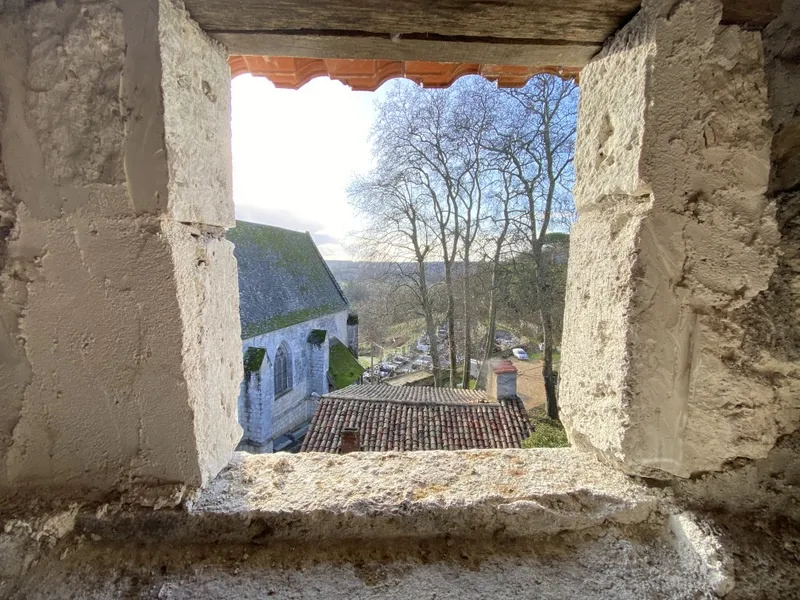 Maison de village en pierre à rénover à Hautefage la Tour 