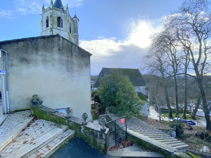 Maison de village en pierre à rénover à Hautefage la Tour 