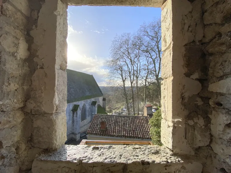 Maison de village en pierre à rénover à Hautefage la Tour 