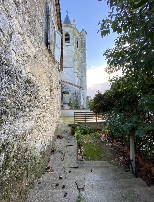 Maison de village en pierre à rénover à Hautefage la Tour 