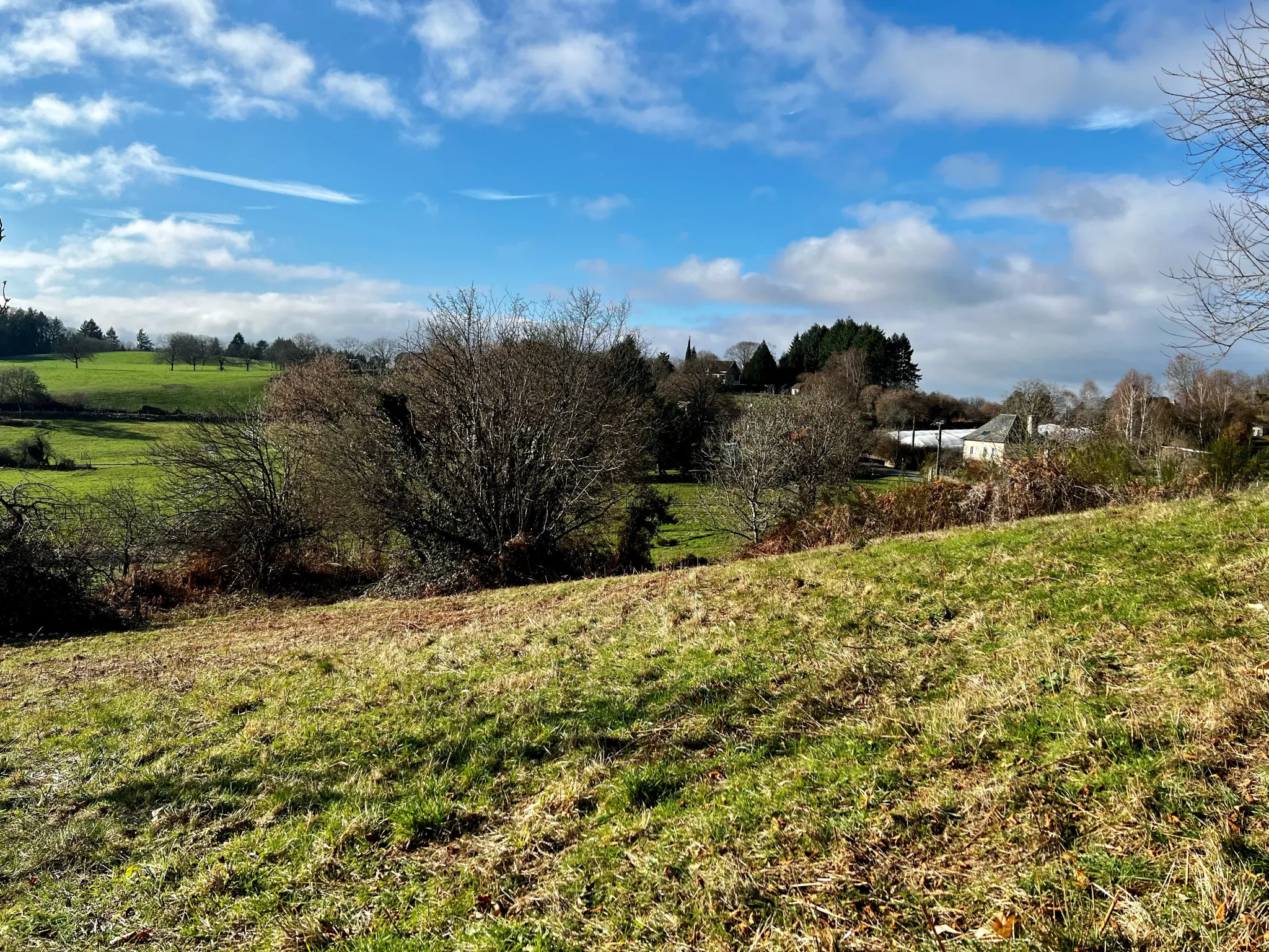 Terrain constructible de 1405 m2 - St Mexant 