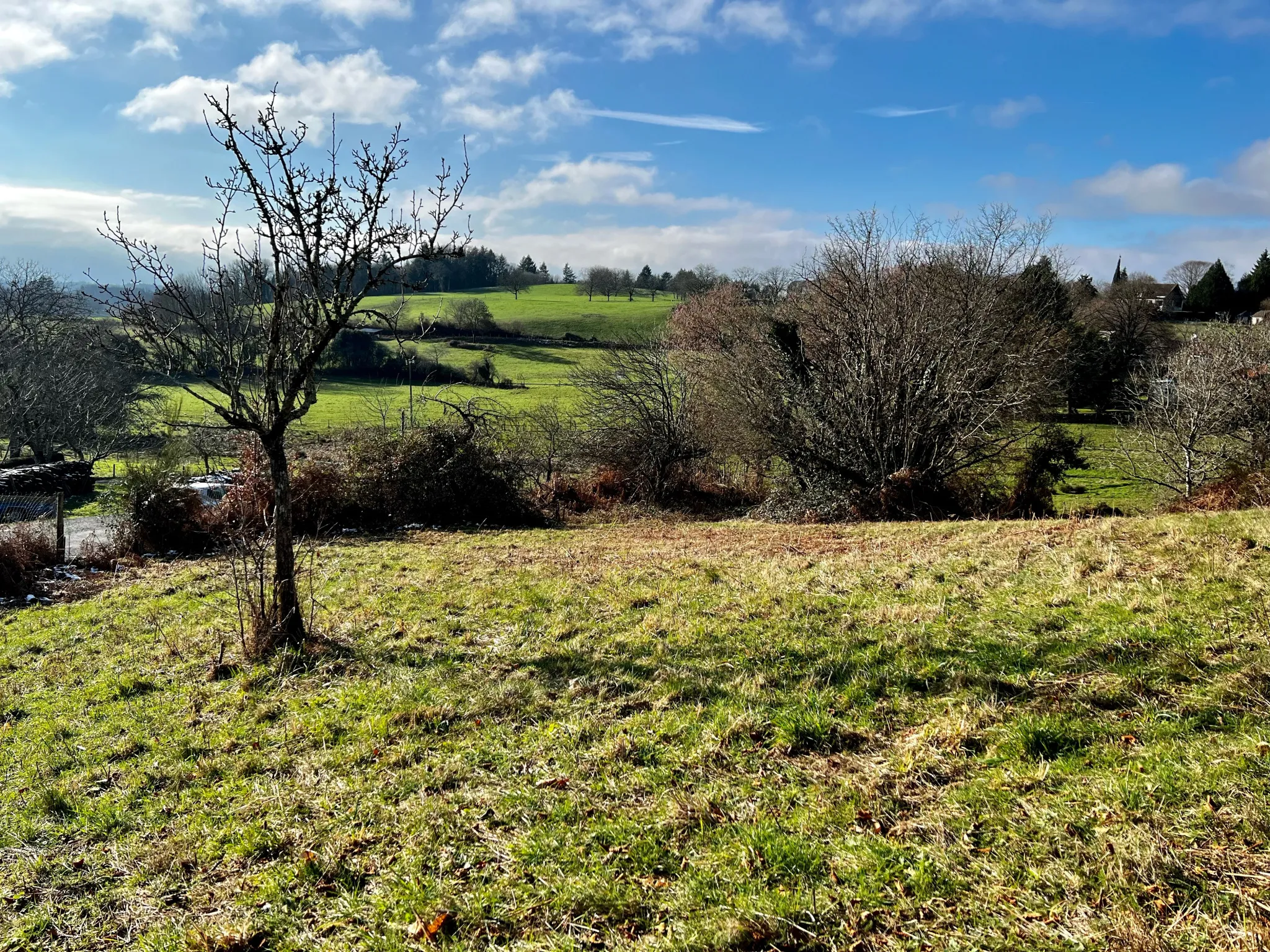 Terrain constructible de 1405 m2 - St Mexant 