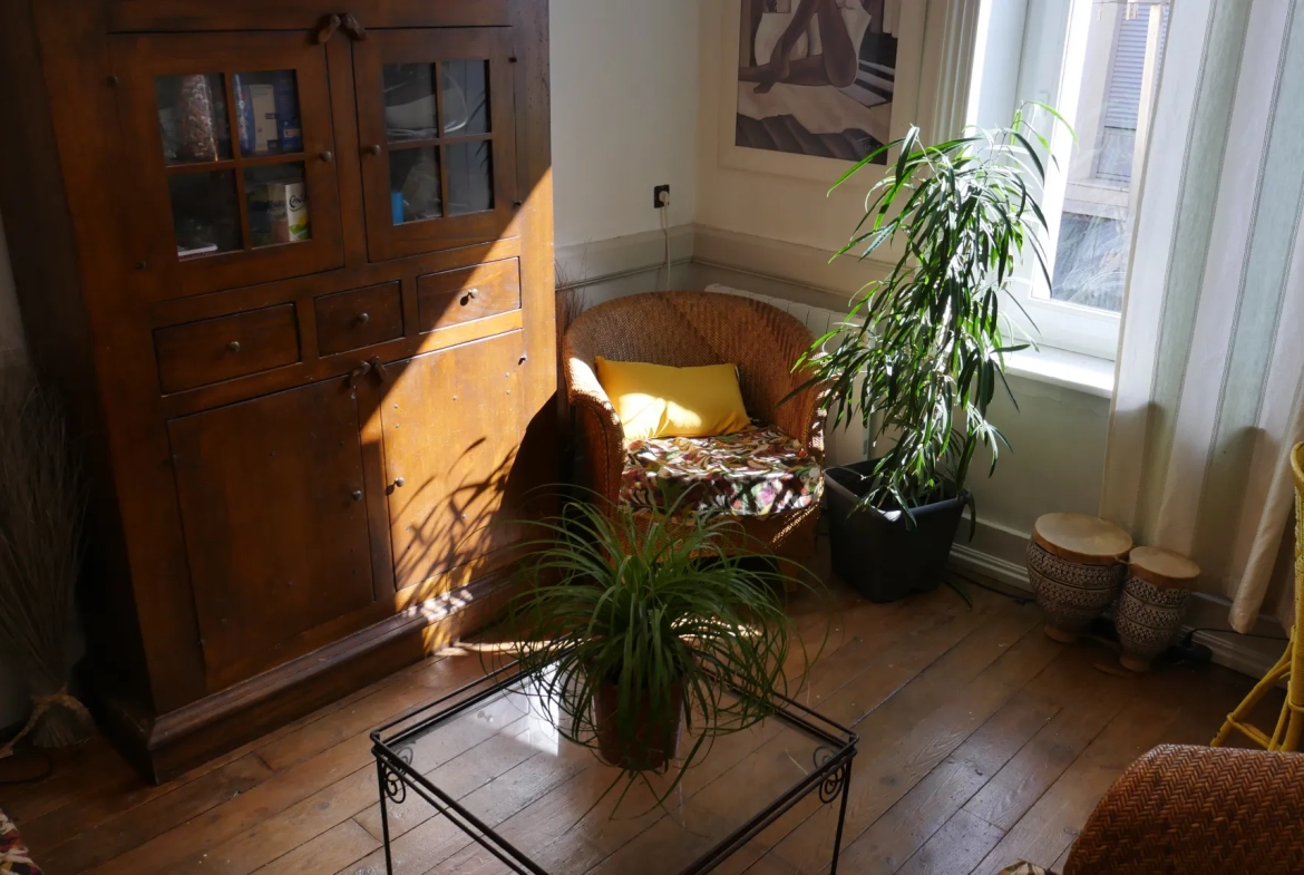 Maison de 188 m2 avec jardin, cave et garage à Montbrison 