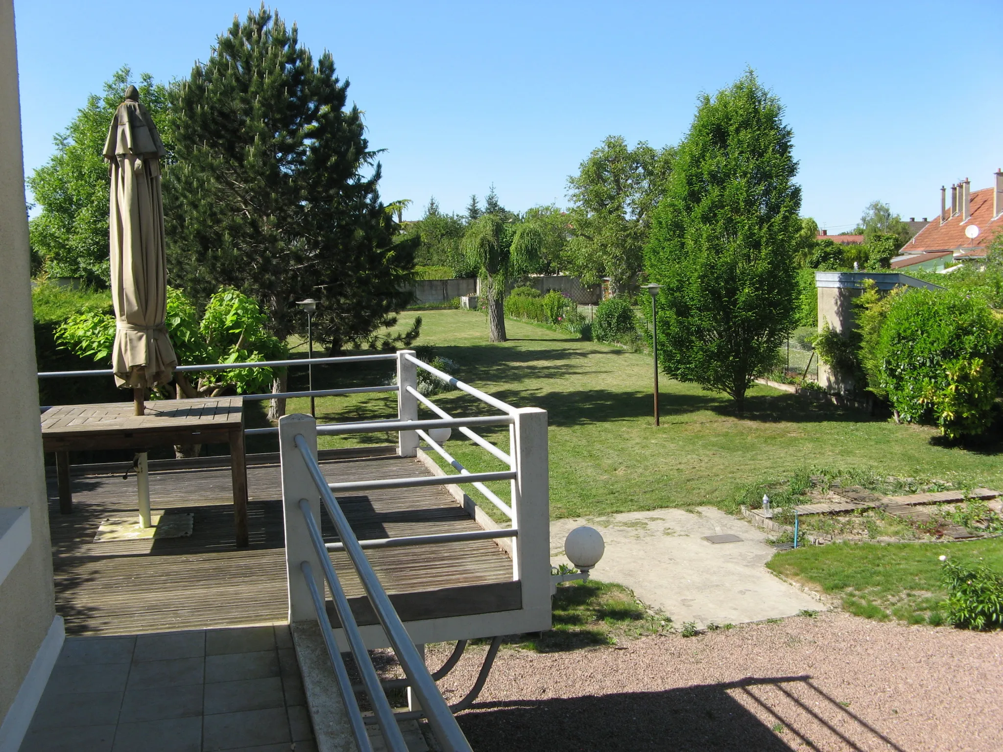 Maison à Troyes avec jardin arboré et terrasse privative 