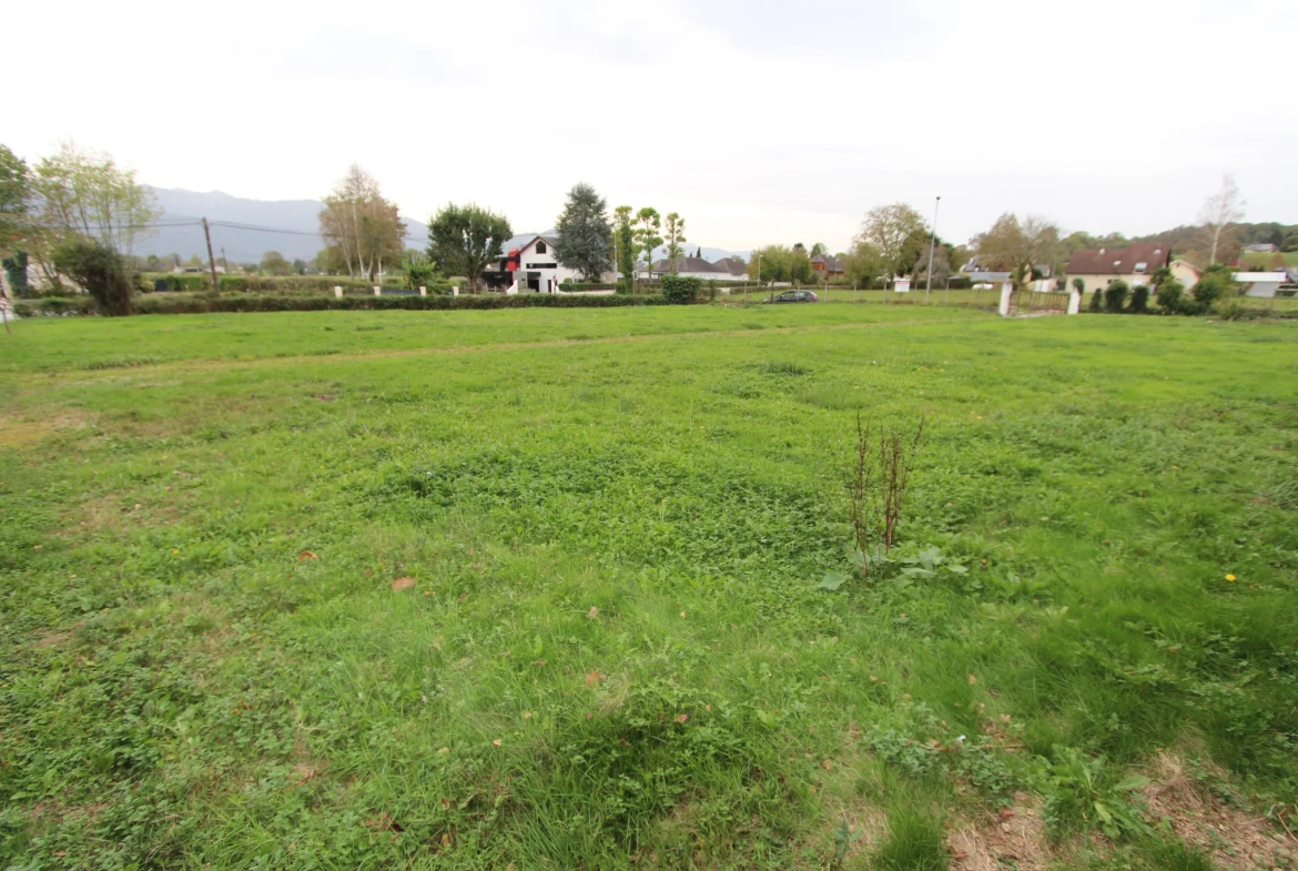 Terrain plat de 845m2 à Asson avec vue sur les Pyrénées 