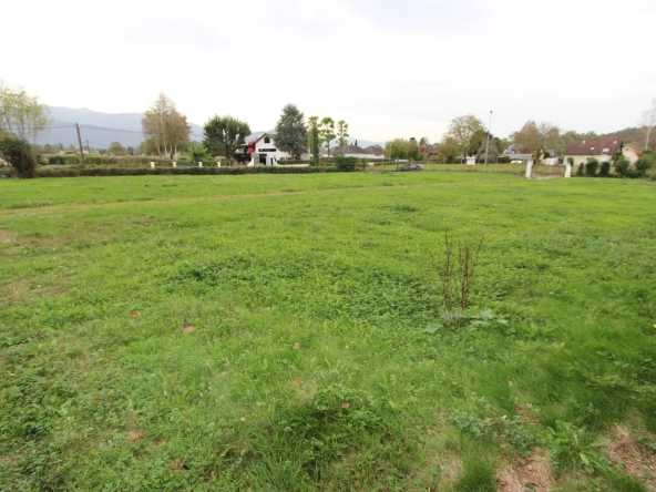 Terrain plat de 845m2 à Asson avec vue sur les Pyrénées