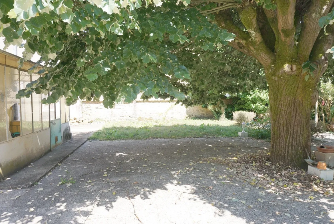 Grande maison de ville à Charolles avec jardin 